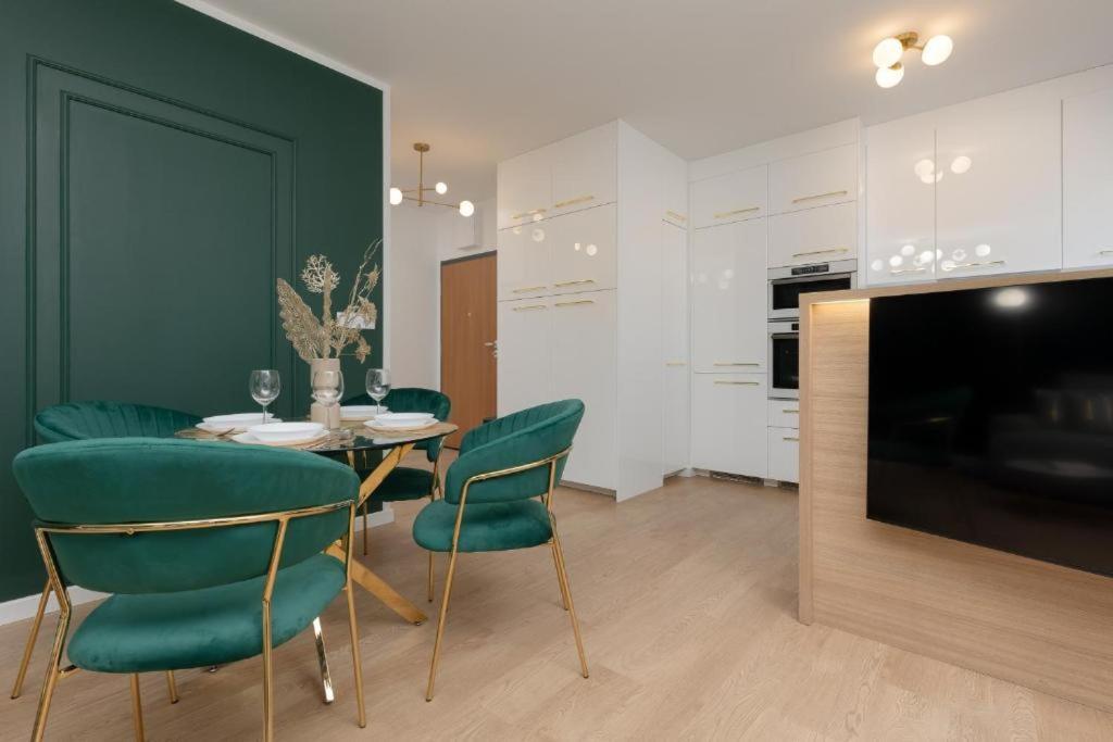 Green In Warsaw's Bemowo District With A Garden And Double Garage Butas